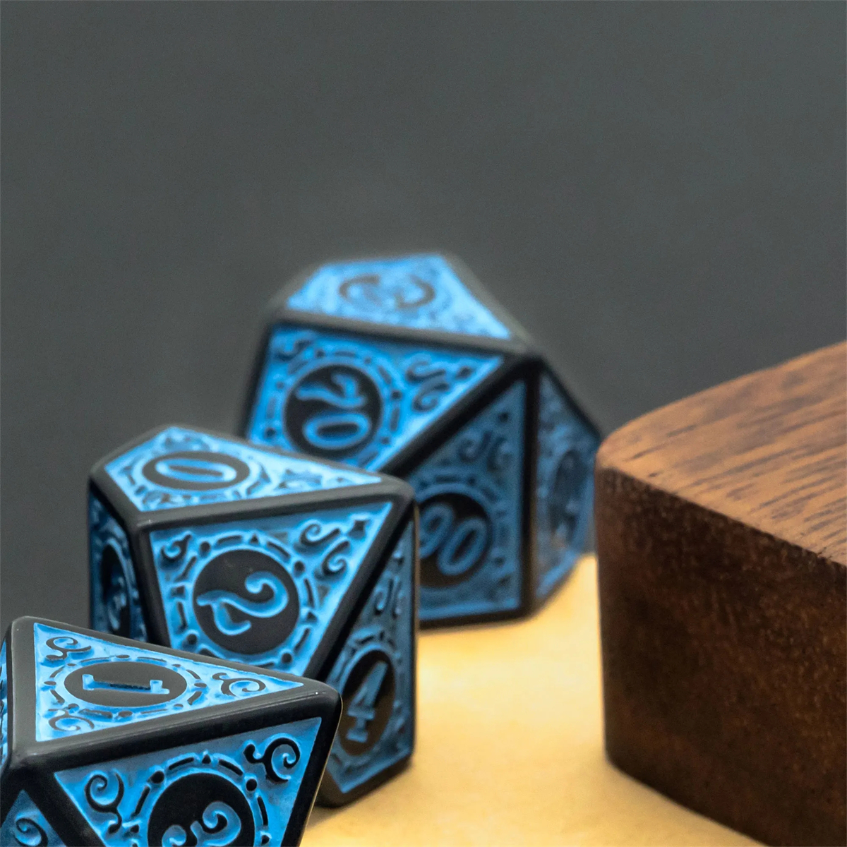 High Quality Plastic DND Dice  - огляд і ціна Retro Gaming Font